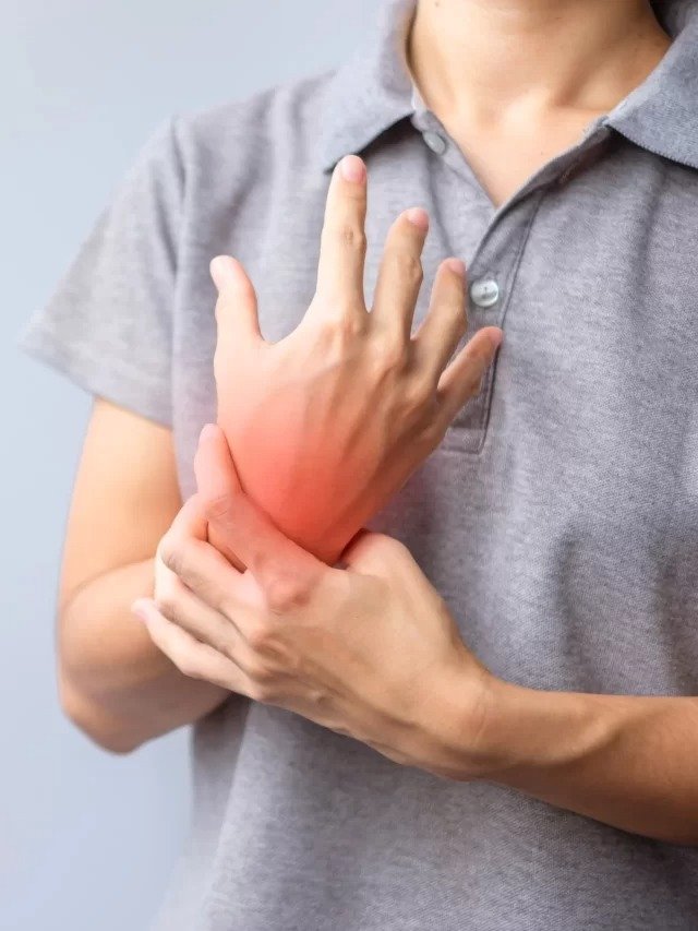 cropped-woman-holding-her-wrist-pain-because-using-smartphone-computer-long-time-de-quervain-s-tenosynovitis-intersection-symptom-carpal-tu